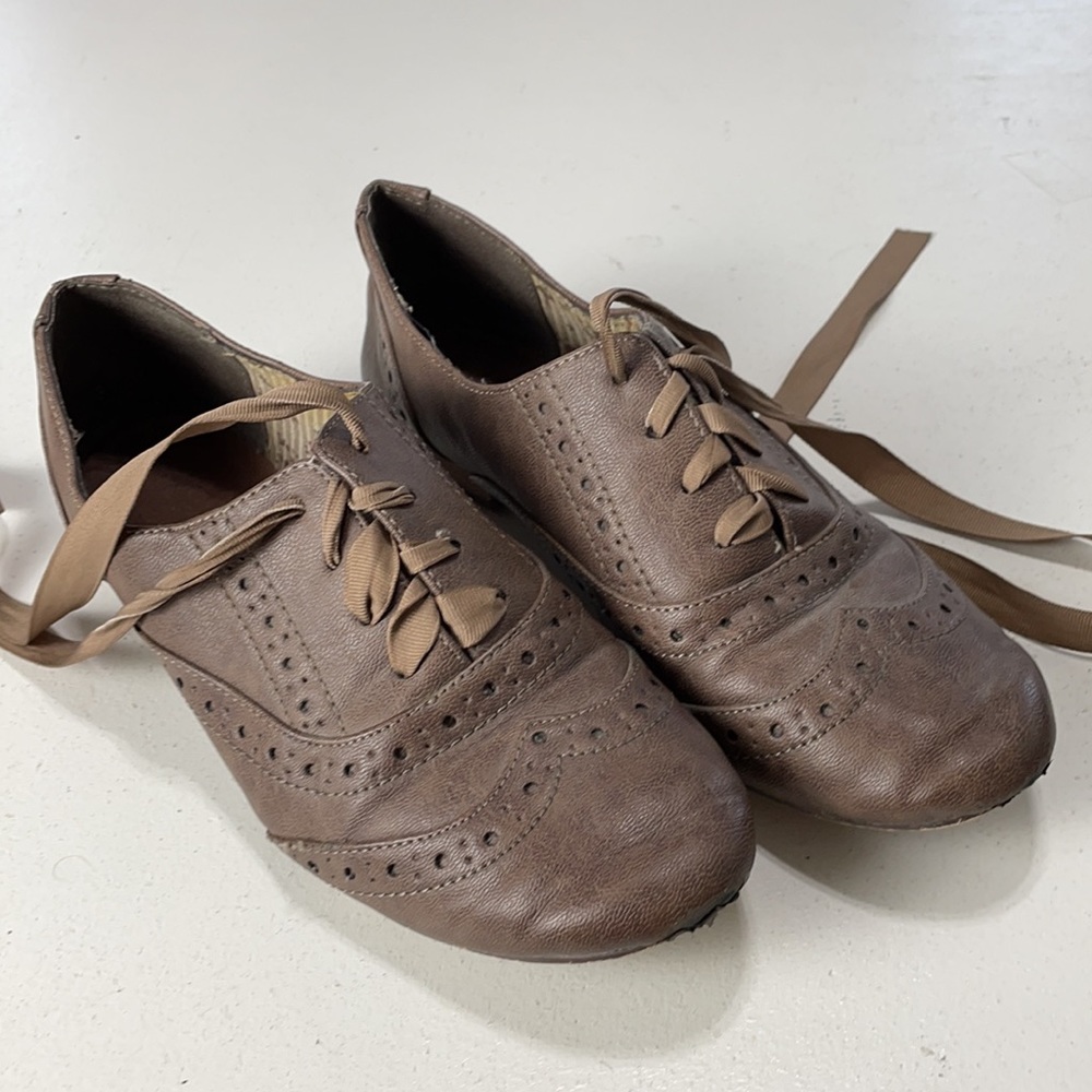 Restricted 7.5 Shoes - Picture 2 of 6